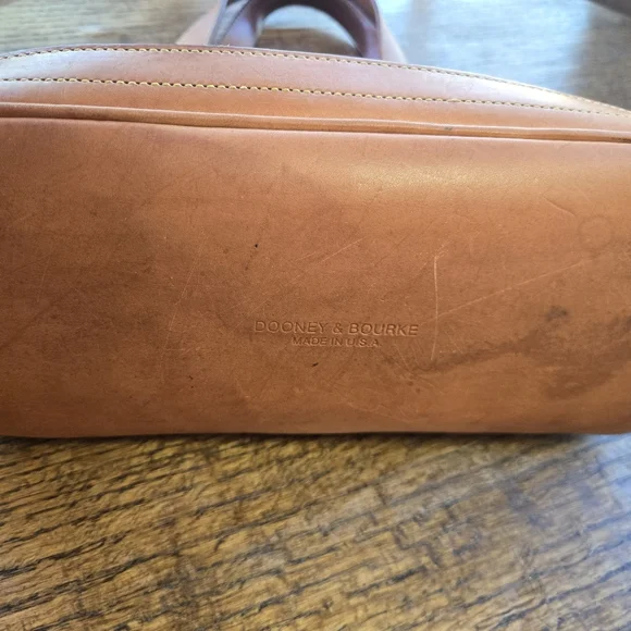 Vintage Dooney & Bourke No. B06640 Cabriolet Zip Satchel in black canvas - Picture 13 of 13